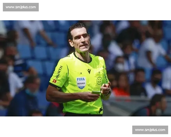 国家德比温情瞬间：佩德里与维尼修斯的对抗与尊重